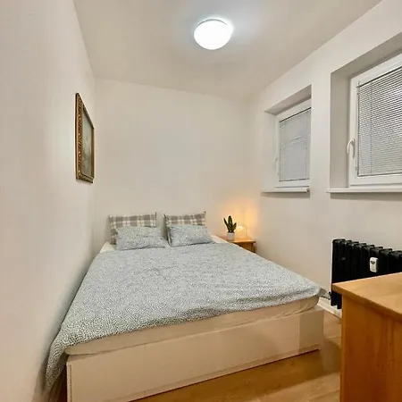 Cozy Self Check-in In Vibrant Ruzinov Area, Komarnicka 42, * Bratislava