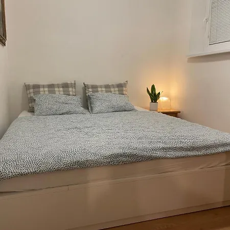 Apartmán Cozy Self Check-in In Vibrant Ruzinov Area, Komarnicka 42,