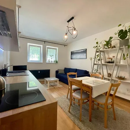 Apartmán Cozy Self Check-in In Vibrant Ruzinov Area, Komarnicka 42, *