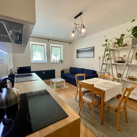 Apartmán Cozy Self Check-in In Vibrant Ruzinov Area, Komarnicka 42, Bratislava