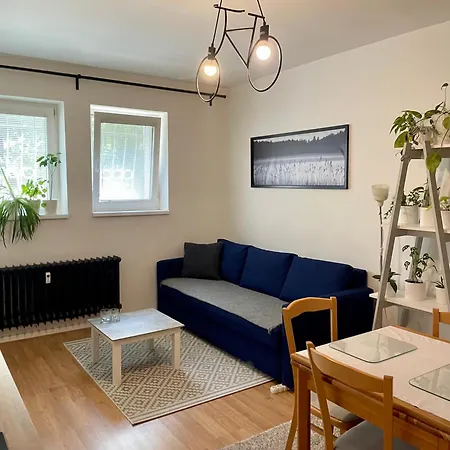 Cozy Self Check-in In Vibrant Ruzinov Area, Komarnicka 42, Братислава