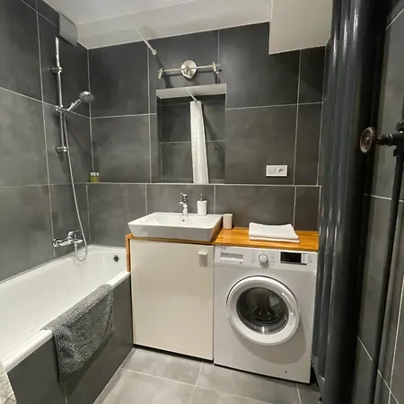 Cozy Self Check-in In Vibrant Ruzinov Area, Komarnicka 42, Apartment