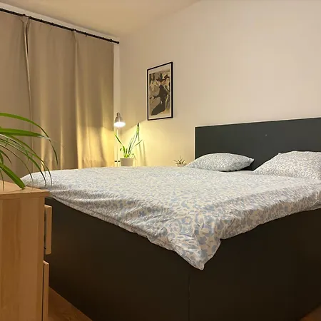 Apartman Cozy Self Check-in In Vibrant Ruzinov Area, Komarnicka 42,