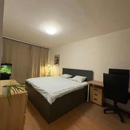 Cozy Self Check-in In Vibrant Ruzinov Area, Komarnicka 42, Apartman