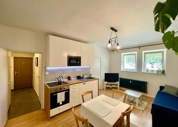 Cozy Self Check-in In Vibrant Ruzinov Area, Komarnicka 42, * Bratislava