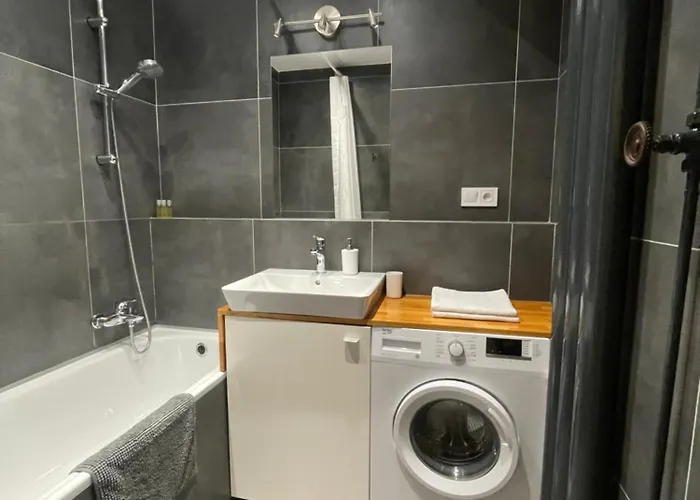 Cozy Self Check-in In Vibrant Ruzinov Area, Komarnicka 42, Apartmán