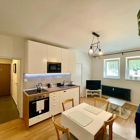 Cozy Self Check-in In Vibrant Ruzinov Area, Komarnicka 42, * Bratislava