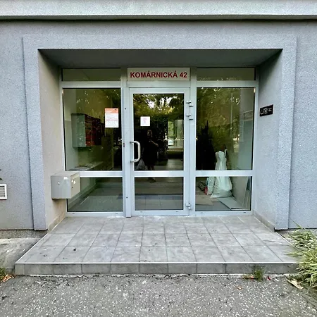 Cozy Self Check-in In Vibrant Ruzinov Area, Komarnicka 42,