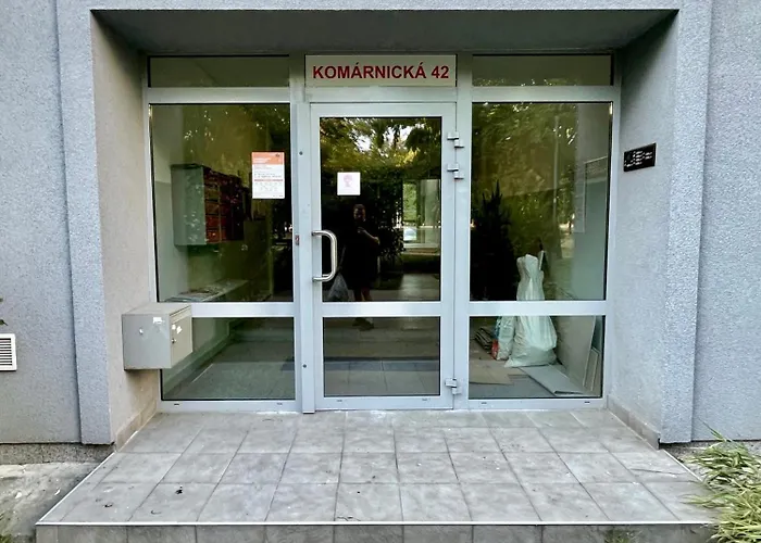 Cozy Self Check-in In Vibrant Ruzinov Area, Komarnicka 42,